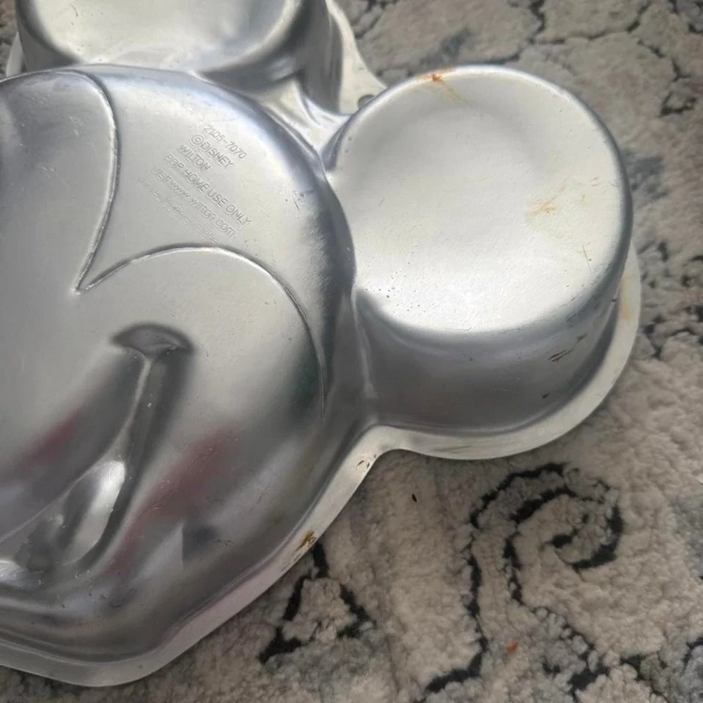 Wilton Mickey Mouse cake pan